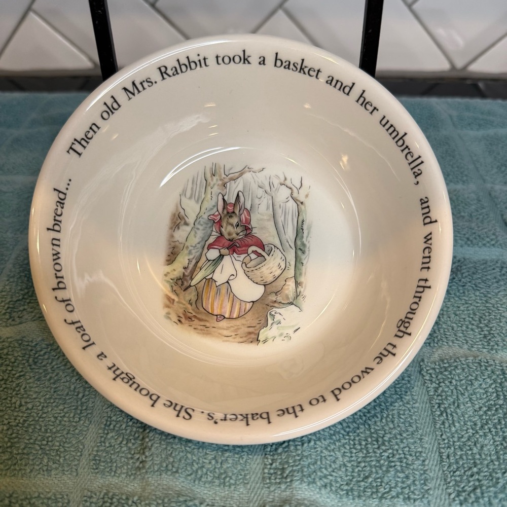 Vintage Wedgwood Beatrix Potter Peter Rabbit 5.75" Soup Cereal Bowl England